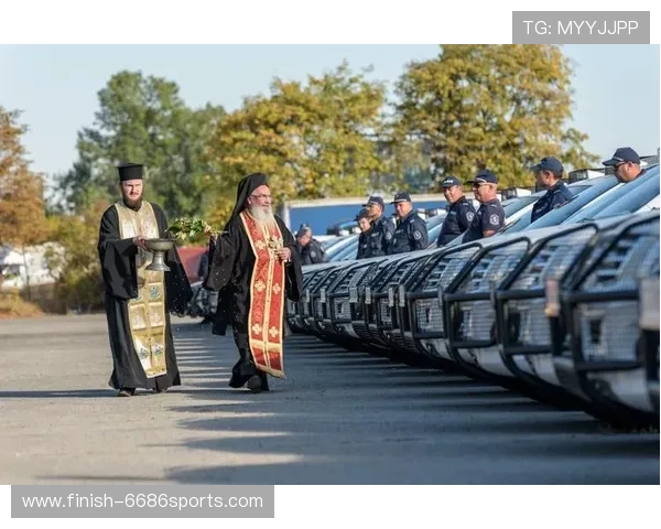足球巨星璀璨人生：从青涩少年到全球瞩目的巅峰传奇